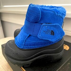 The North Face baby/toddler snow boots (Alpenglow). Still in box.